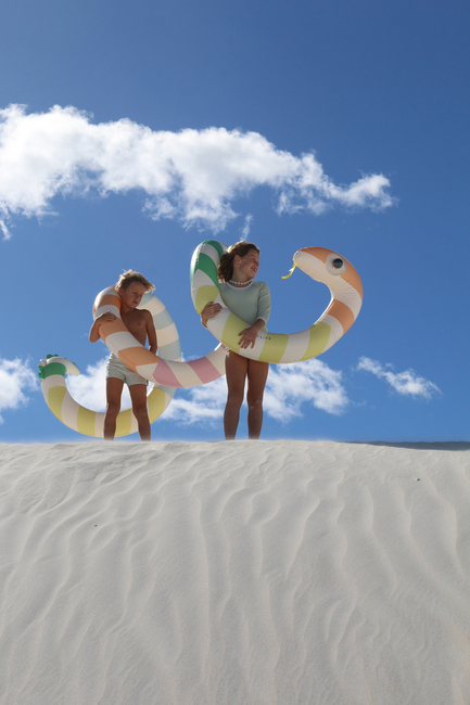 SUNNYLiFE  Stor Flytleksak, Poolside Sorbet Stripe