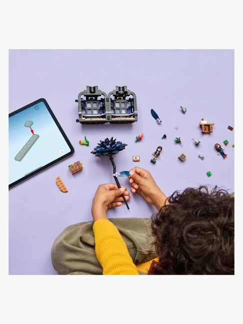 LEGO Wednesday 76784 Svart dahlia