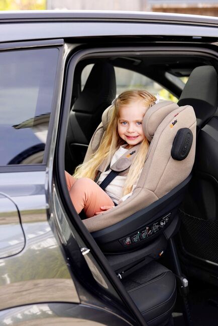 BeSafe Beyond² Bilbarnstol, Dark Sand Soft Breeze