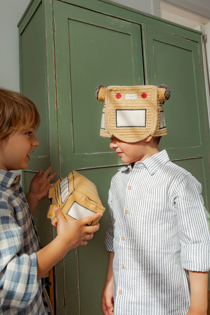 Lorena Canals Korg, Mini School Bus