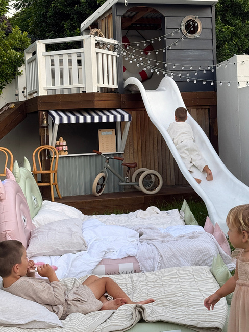 SUNNYLiFE  Uppblåsbar Barnsäng, Monster Sage