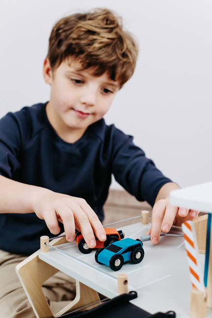 Small Foot Bilgarage med Två Bilar