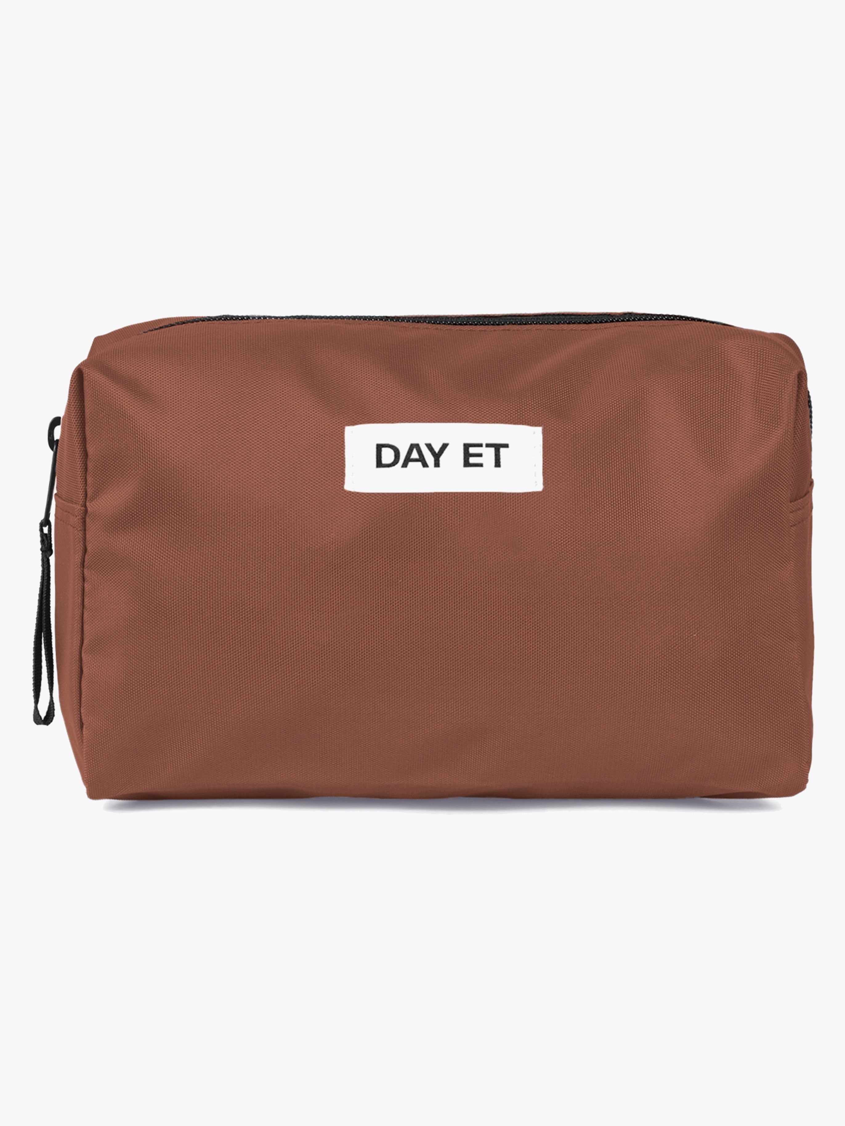 Day ET RE-S Gweneth Necessär S, Sequoia