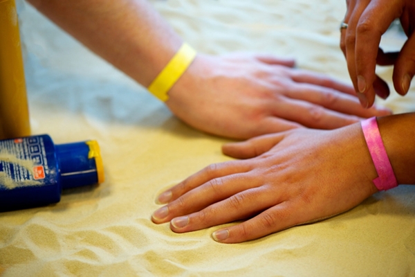UV armband.jpeg
