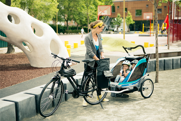 kvinna barn cykel.jpg